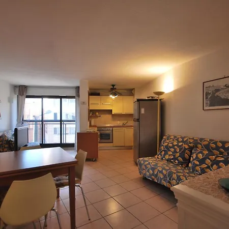 One Bedroom - Close To The See Apartmán *
